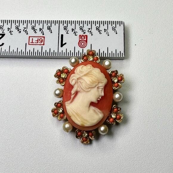 Vintage Cameo Brooch and Earrings Set Coral Pearl Detailing Victorian Style - Picture 7 of 10